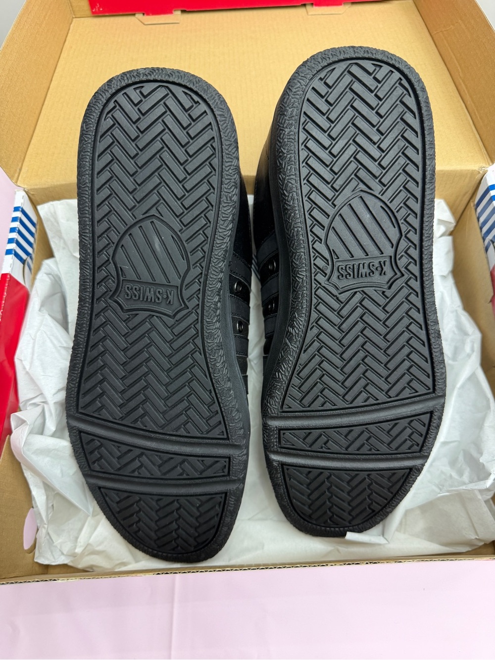 10M K-Swiss Men's Black Lace-Up Sneakers - Picture 4 of 6